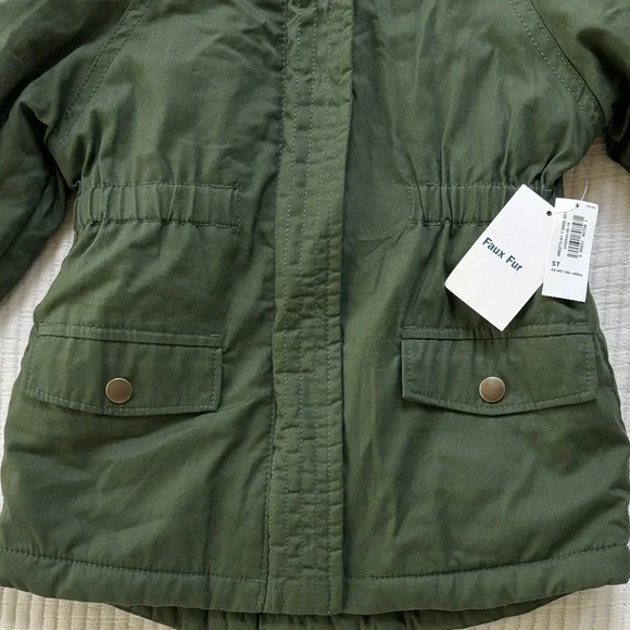 Old Navy Girls Utility Jacket in Olive. Hooded with Faux Fur Trim. Size 5T - Picture 7 of 8